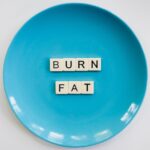 a blue plate with the words burn fat spelled on it